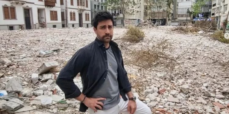 Aktori turk blen shkollën, e shkatërron për hakmarrje ndaj mësuesve të tij