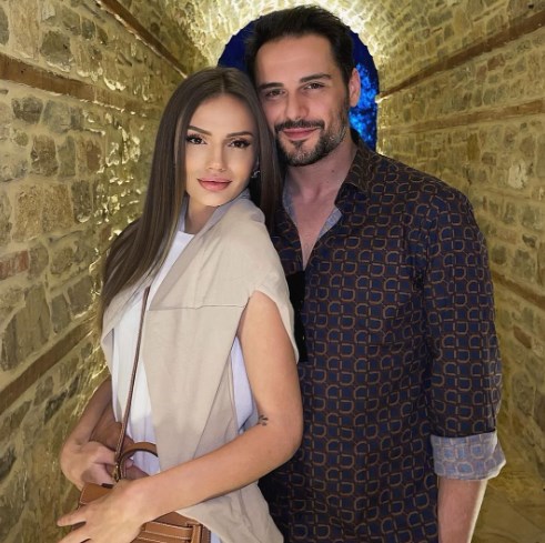 Anna Lika konfirmon zyrtarisht romancën me Bjordi Mezinin! Aktorja publikon foton krah ish-banorit të BBV!