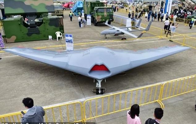 KlNA nderton avionin ”SPlUN”,e FRlKËSHME ajo që u bën makiηαve që nga qίelli