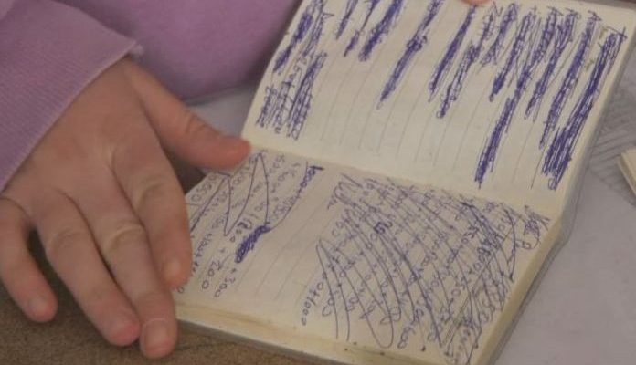 Ka ende njerëz si ky, Dikush po ua paguan borxhet në dyqan të gjithë fshatit, askush nuk e njeh