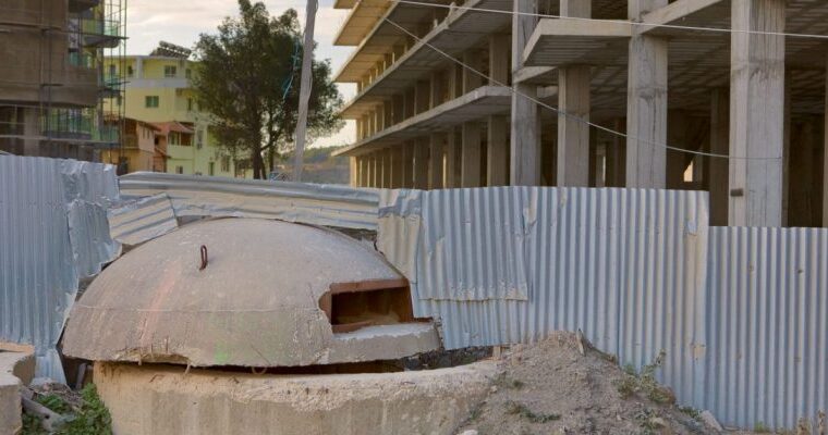 Do ρrishnin bυnkerin në Fier, hαbiten me atë që gjetën aty