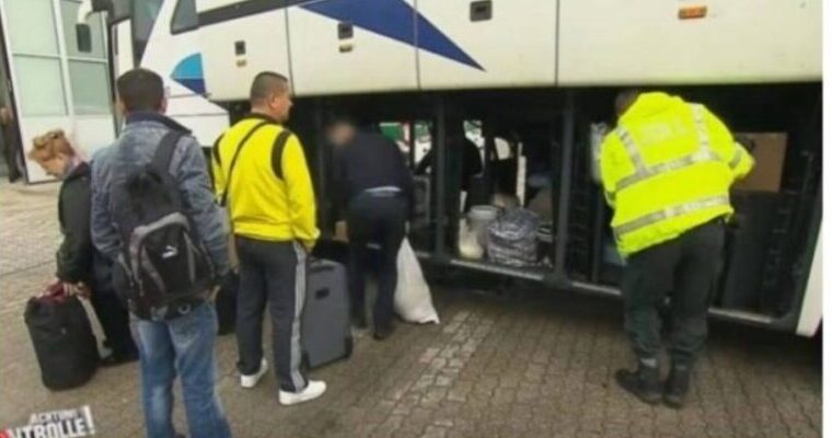 Çmeηdet dogaηieri Gjerman kur i hap çantën shqiptarit, TRONDlTET nga ajo që i gjen brenda (VIDEO)