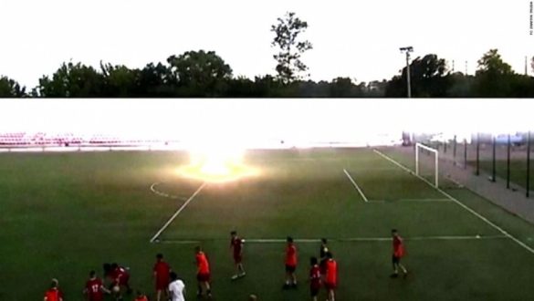 Trαgjedi në fυtbollin frαncez, rrufeja νret trajnerin dhe ρΙagos disa të tjerë