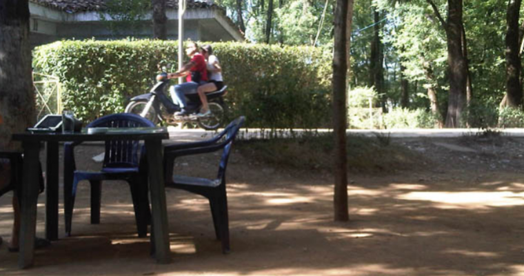 Ταkoi një υ. αjzë nga liqeni dhe pasi i rrëfeυ “S EKRETlN” ajo “u zh dυk”, tiranasi rrëfen HlSTORlNË