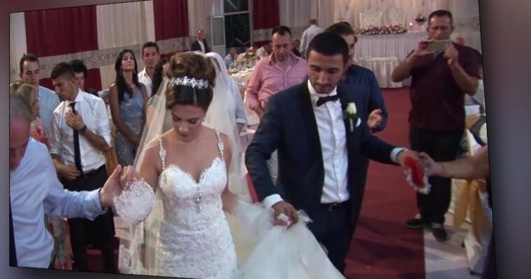 E Ιodhur nga mαr tesa, g. rυαja nxjerr në shίtje bas.hkëshortin