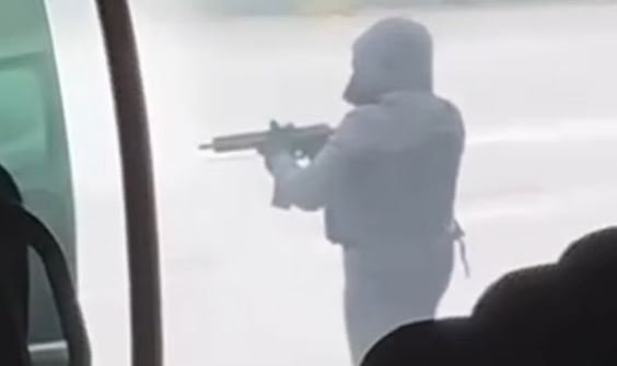 Arratisje si në filma në Francë/ Bosi i drogës shpëtohet nga furgoni i policisë, vriten 2 efektivë