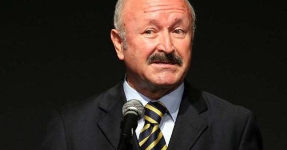 Bujar Kapexhiu habit me deklaratën: Femër që shkruan humor nuk ka, sepse nuk kanë kapacitet, është privilegj i të mençurve, pra burrave