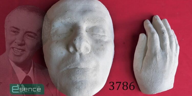 VIDEO / Maska mortore e Enver Hoxhës, si u realizua dhe ku “fshihet” ajo (VIDEO)