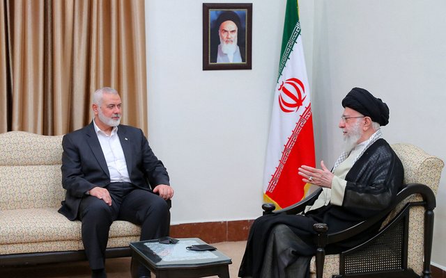 V*asja e liderit të Hamasit, Khamenei jep urdhër që Irani të godasë Izraelin