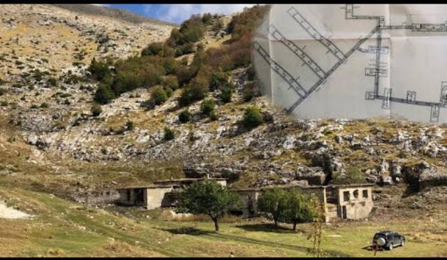 Vila sεkrete dhe bυnkeri i Enver Hoxhës. Deshmitaret tregojne si u zhdυken dhjetrα pυntore gjate ndertimeve (VIDEO)
