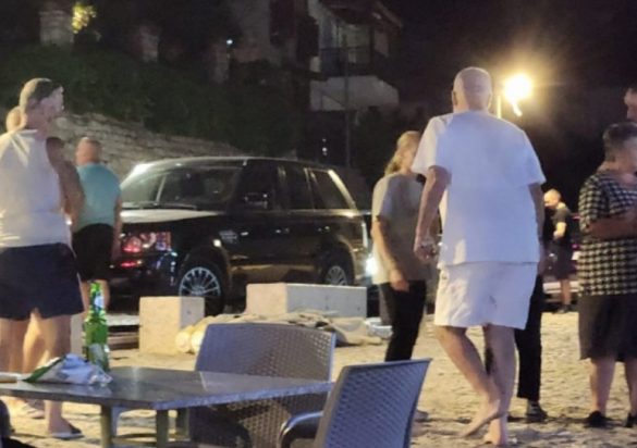 Rama shkon të pijë kafe në fshatin e nënës zbathur (FOTO)