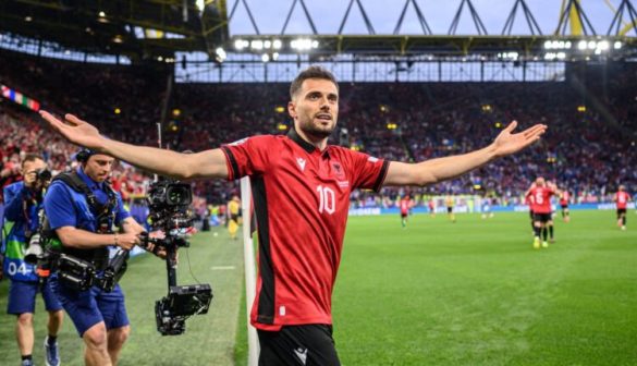 E bujshme/ Bajrami pranë transferimit tek gjigandët europianë