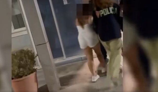 Çifti i bashkëshortëve hiqeshin si zyrtarë dhe mashtrùan biznesmenin himàrjot për 8 mijë euro, arrestohen!