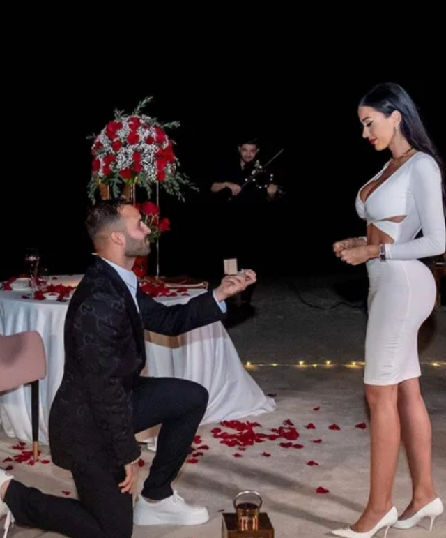 Njihet si një nga vaj zat më se ksi në Spanjë, modelja “ndez” rrjetin me hiret bo mbastike