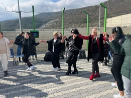 Me valle dhe koktej, gratë e burgut të Pogradecit festojnë ‘Shën Valentinin’: Dashuria, e vetmja forcë që…