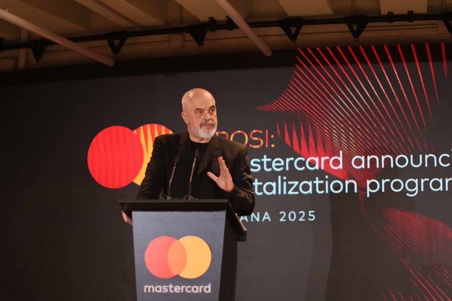 Pagesat elektronike/ Rama: Pas “Mastercard” presim të vijë edhe VISA, dikur na refuzoi se nuk iu duk Shqipëria interesante