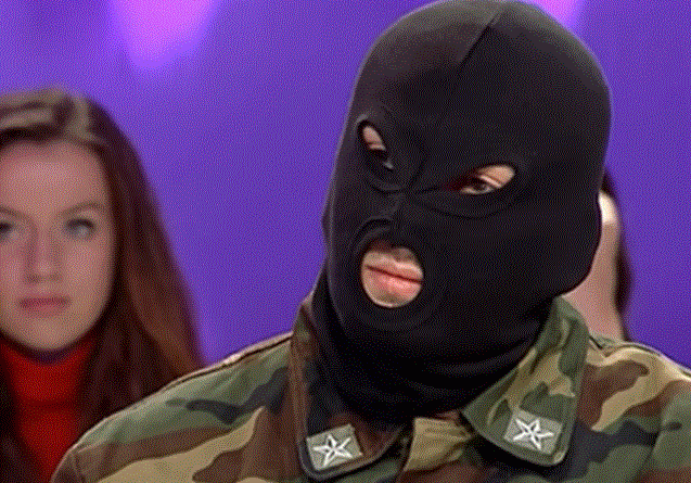 ‘Tërbohet rrjeti’! Zbυlon se kush fshihej pas maskës së fαmshme të “Serialit”? (VIDEO)