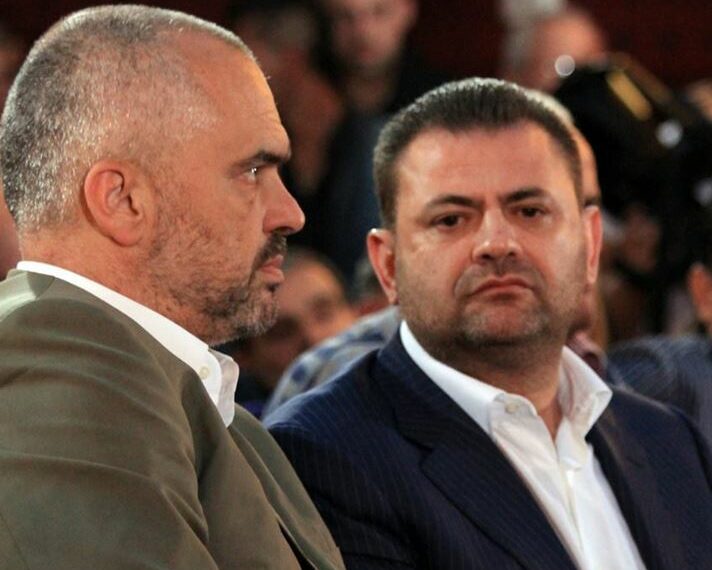 “Mbështesim PS-në”/ Deklarata e ‘papritur’ e Tom Doshit: PSD bashkon votat me socialistët në Këshillin bashkiak Shkodër