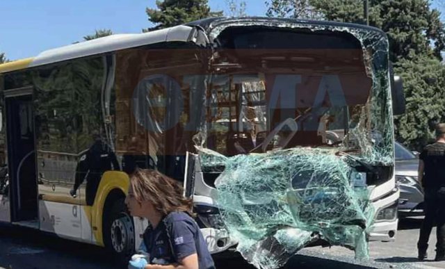 Përplasen “kokë më kokë” dy autobusa në Greqi, 31 të pIagosur, mes tyre 12 të mitur