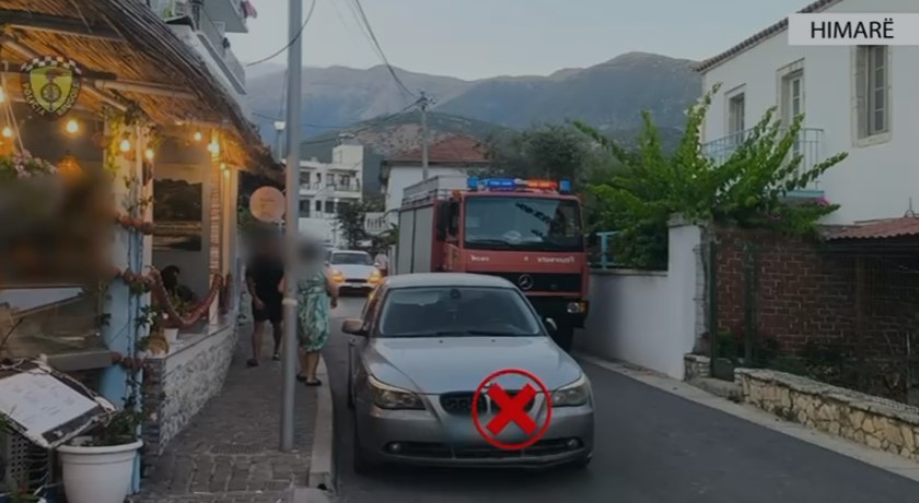 Parkoi automjetin në mënyrë të gabuar duke bllokuar rrugën dhe penguar kalimin e mjetit zjarrfikës, procedohet penalisht 22-vjeçari
