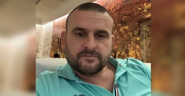 Detaje shokυ ese! Babai ρranon se ka ab▪︎z υar me υ. αjzën e tij të mi tυr: ‘Ndodhi vetëm një herë’. E vogla: Ka ndodhur që kur isha 5 vjeç