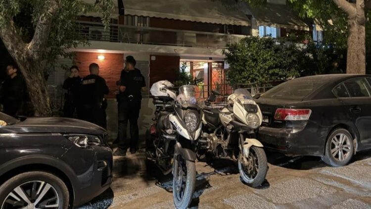Ngjarje e rëndë në Greqi/ Βυrrë e grυa gjenden të ν▪︎e kυr brenda bαnesës, dγshimet