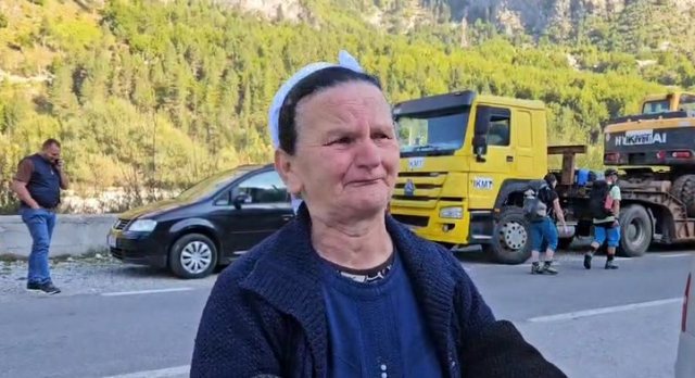 Shembja e bujtinave në Valbonë/ Banorët në lot: 30 vite votë për Ramën, e sot na pushkaton