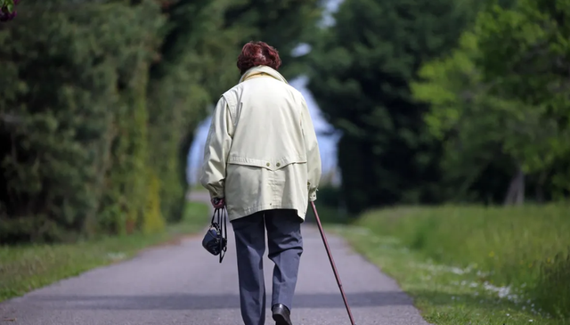 “Vdekja sociale”, 750 mijë të moshuar në Francë nuk i shohin kurrë fëmijët, nipërit apo mbesat