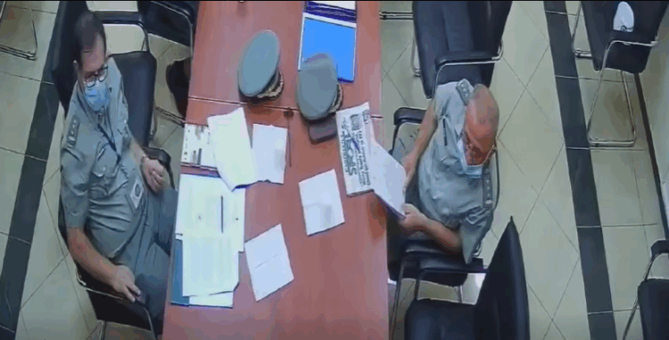 “E dua të mbyllur sot”, Xhaçka urdhër ushtarakëve që pronat e ushtrisë tu jepen oligarkëve (Video)