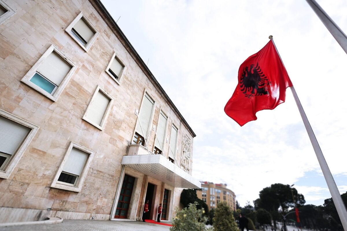 “Tërmet” në QEVERI, jep doreheqjen krejt papritur njeriu i besueshem i Ramës
