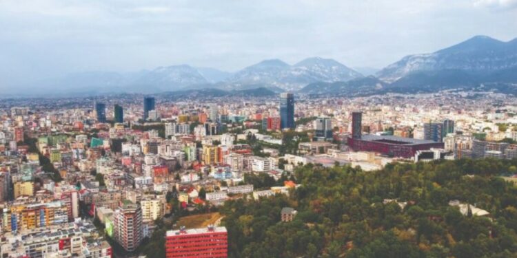 ‘Bόom’ i frikshëm në tregun e pronave/ Të huajt ‘blejnë’ Shqipërinë, investojnë 135 milionë euro në 3 muaj