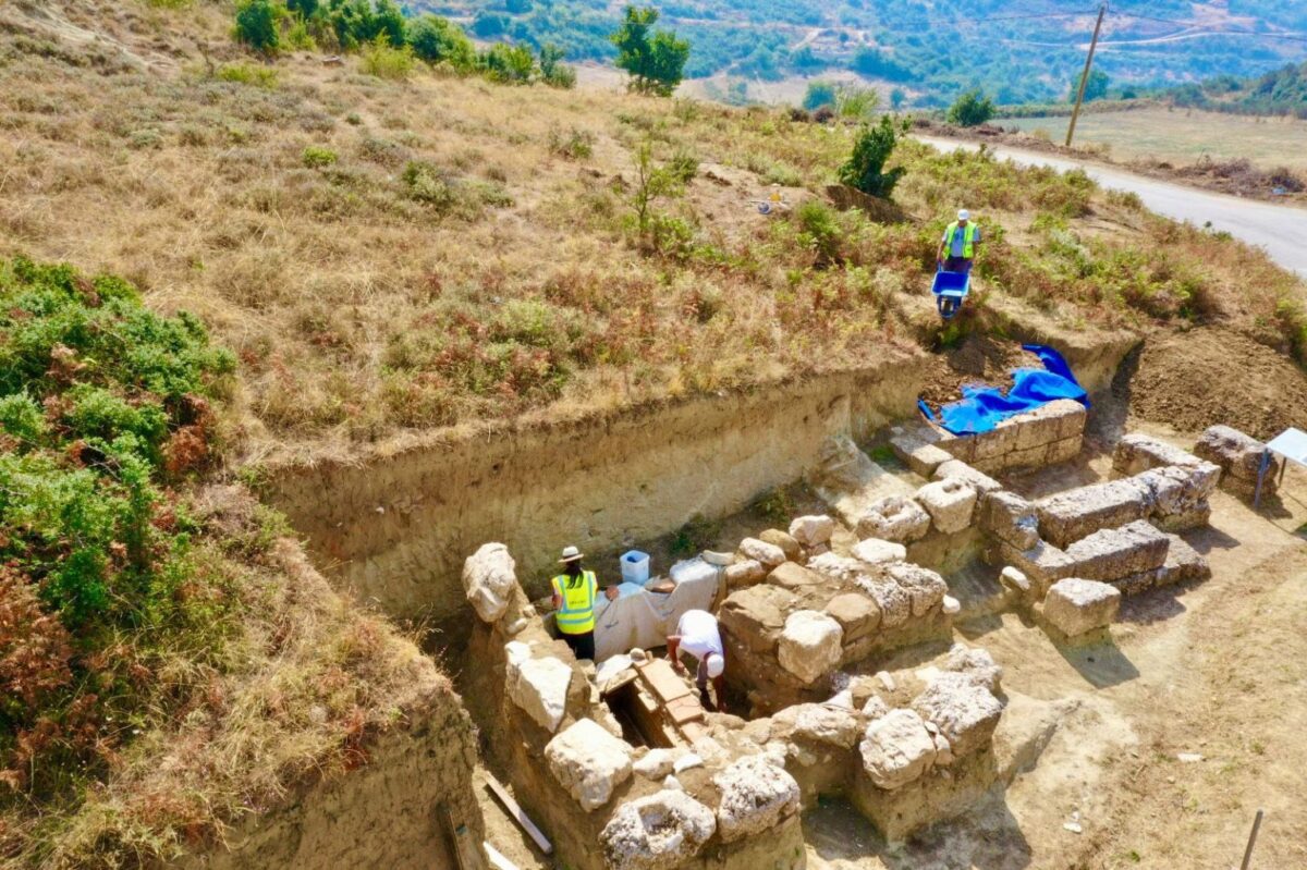 Amantia ishte qytet në shek.III Para Lindjes së Krishtit! Arkeologët zbulojnë jo vetëm murin fortifikues por dhe gjimnazin, teatrin e stadiumin