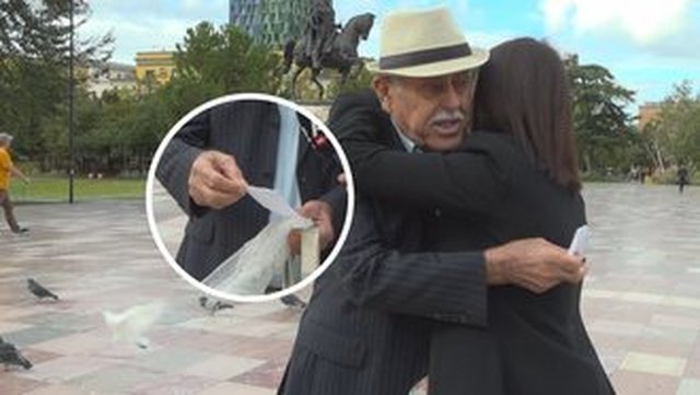 VIDEO/ Rrëfimi i të moshuarit në Tiranë, emocionon rrjetin: Mbaj me vete numrin e vajzës, që kur të υd▪︎s ta njoftojnë!