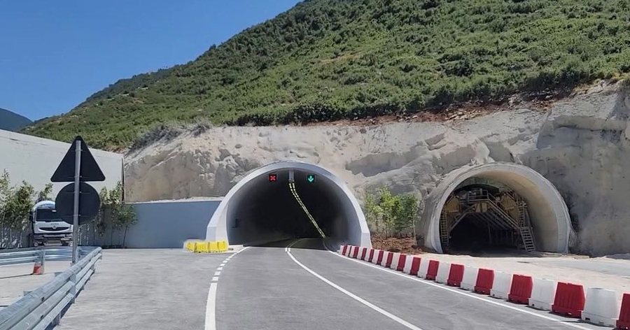 Nga motoçikleta tek kamionët, zbulohen çmimet e reja për kalimin në tunelin e Llogarasë, tarifat shkojnë deri në 5000 lekë