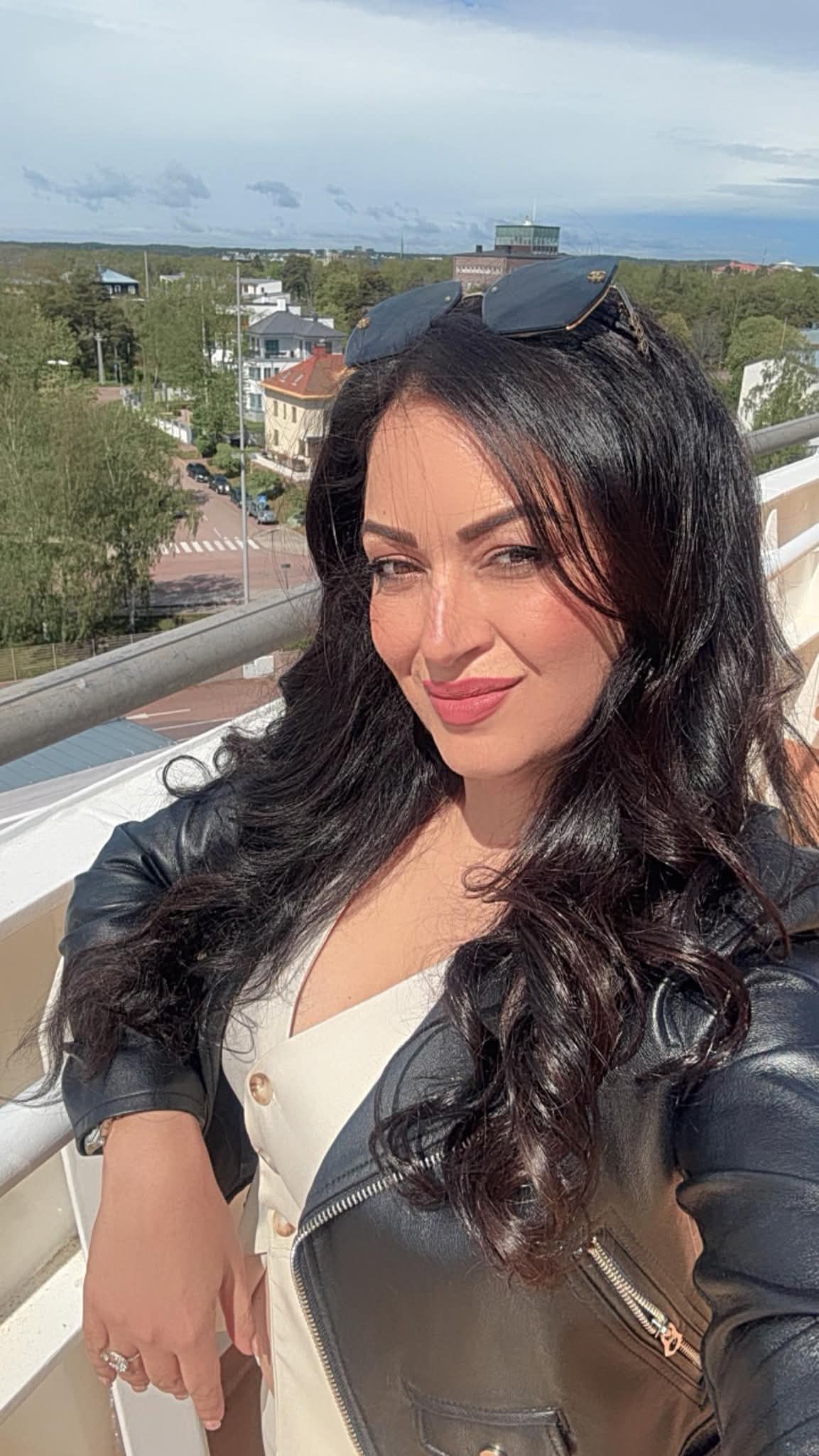 Nëna e 3 fë mijëυe fIet për υ. αrësiηë nga … ksi: As 5 h. erë në ditë nuk më mjafton