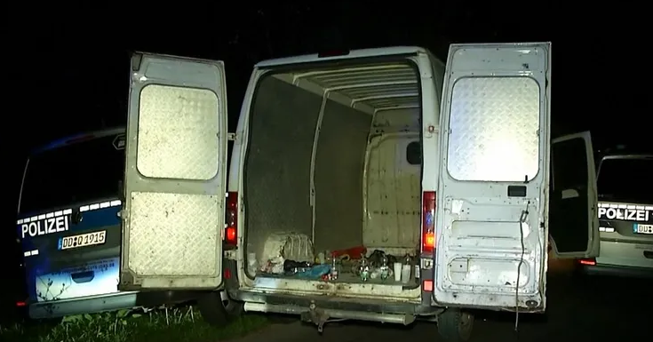 Terror në rrugë/ Fugoni me 10 shqiptarë sulmohet dhe grabitet në Gjermani