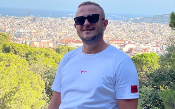 “Porche” me 200 km/orë/ Ky është 32-vjeçari që aksidentoi për vdekje adoleshentin në Vlorë! (Foto)