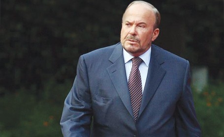 Reagim pas vdekjes së Nanos – Deputeti demokrat: I bëri shumë dëme vendit, Zoti pastë mëshirë për të