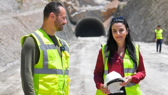 Hetimet ngrenë pikëpyetje për cilësinë e Tunelit të Llogorasë! Mesazhet alarmuese nga supervizori grek: “Po hidhet beton pa çelik! Ervis, nuk është thjesht një vrimë…”