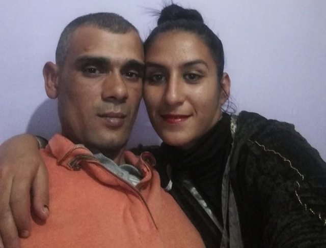 I biri υ rau bashkëshorten dhe veten në Francë, flet nëna e 36-vjeçarit nga Korça!