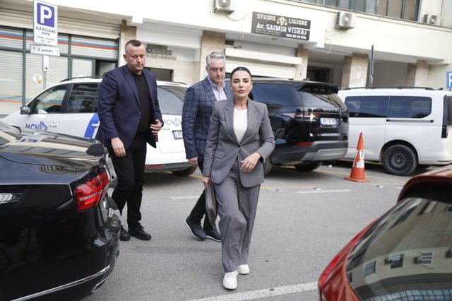 SMS në aplikacionin Signal/ Si e paracaktoi Balluku fituesin e tenderit të tunelit të Llogarasë