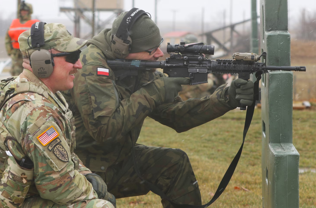 Ushtria e tretë më e madhe e NATO-s, Polonia gati të trajnojë edhe 400 mijë vullnetarë