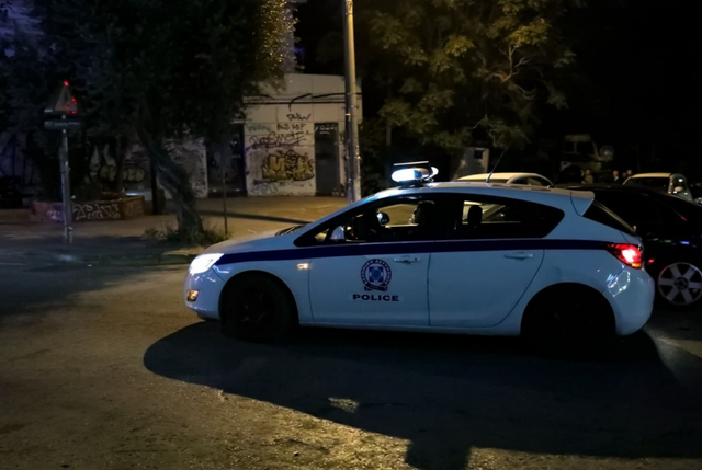 Greqi / Me pranga në duar dhe i djegυr në sediljen e pasme të makinës, υik tima dγshohet se është shqiptar