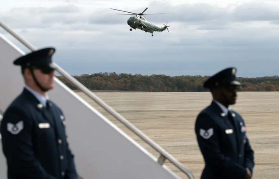 Pakoja misterioze në bazën ajrore ku qëndron aeroplani i Trump, 7 ushtarakë u sëmuren sapo e hapën