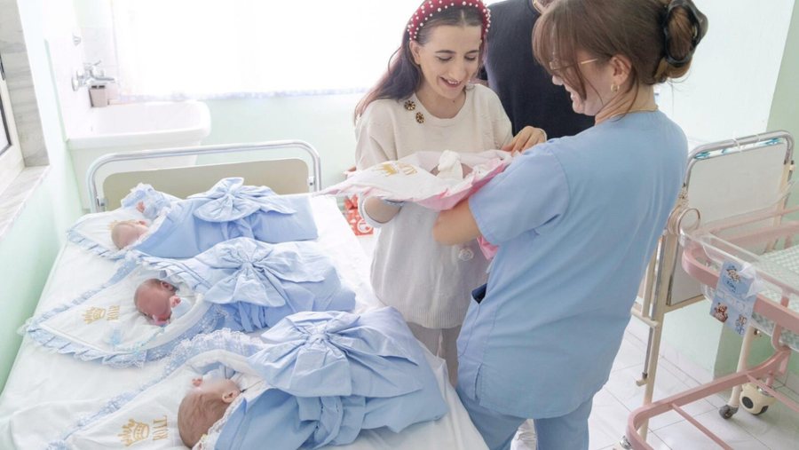 Cifti lindi katernjakë në Tiranë, por e keqja po u ndodh dy bebave! Iu luten shqiptareve per ndihme