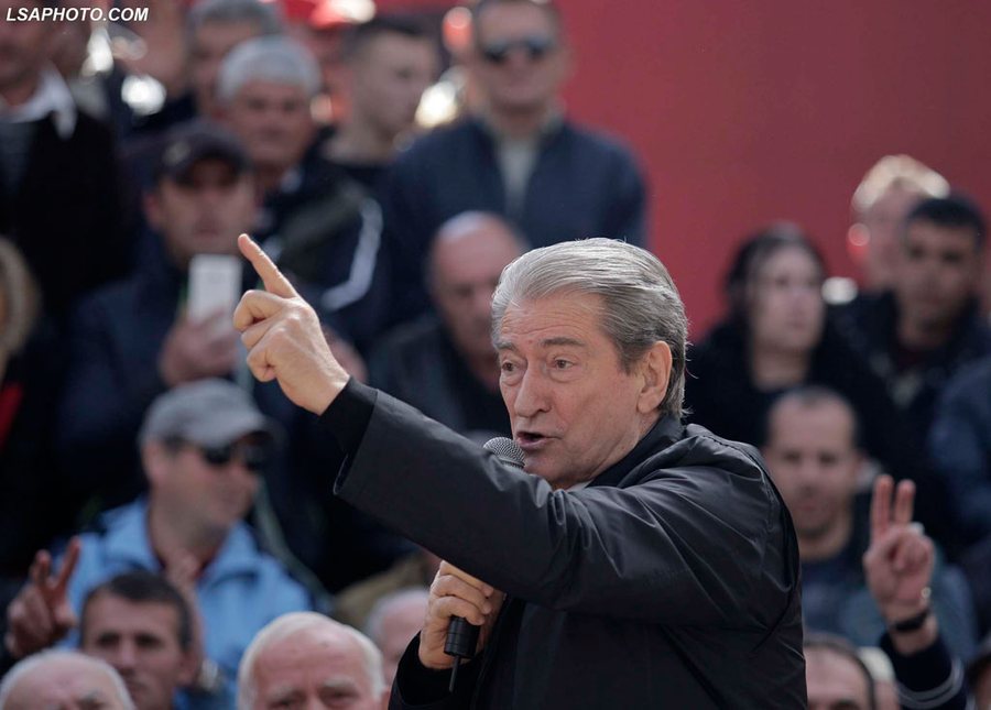 “Të hyjnë deputetët dhe familjarët në grevë urie”, propozimi “radikal” në mbledhjen e PD-së, Berisha: Protesta 1 herë në javë