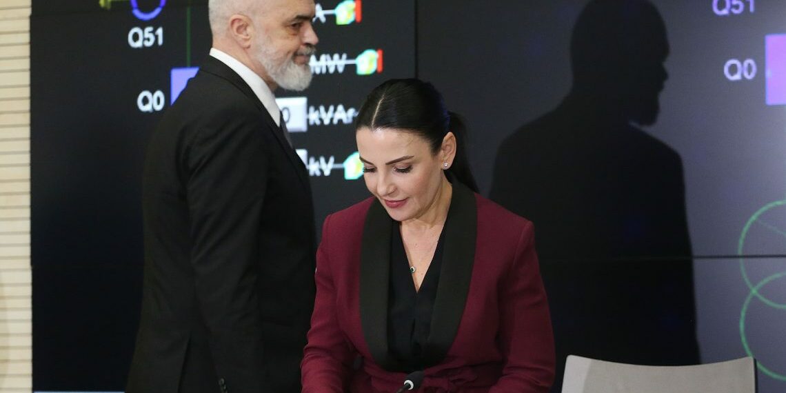 “Almer Toska plas b*mbën: Balluku ka blerë deputetët e PD! Deputetët kërkonin ‘para për molotovë’ tek Berberi”