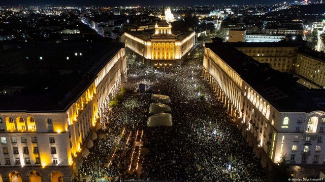 Çfarë po i nxit protestat më të mëdha në dekada në Bullgari?