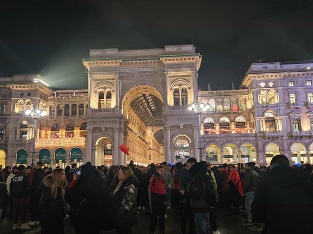 Gjysma e shqiptarëve jashtë/ 2.2 milionë shtetas shqiptarë jetojnë jashtë vendit, kryeson Italia