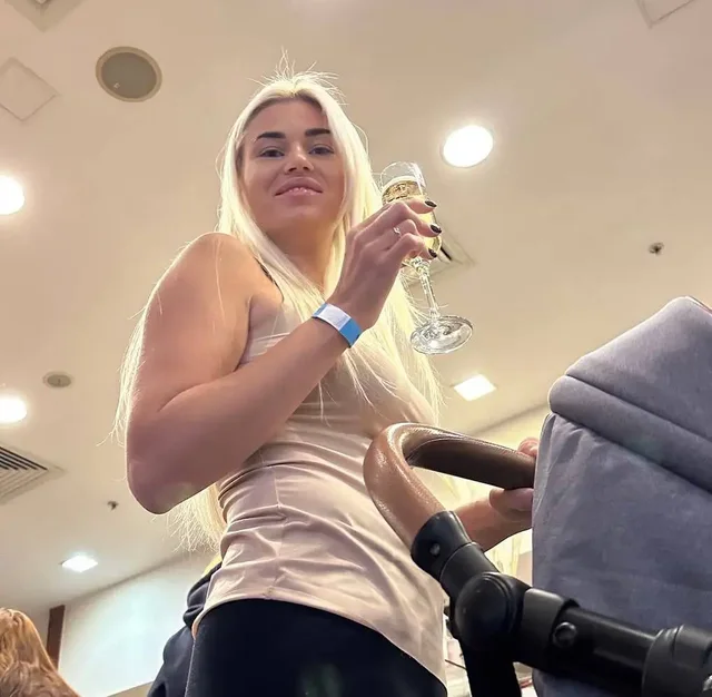 SHOKUESE/ Influencierja fut djalin në qese vakuumi për të realizuar një video për rrjetet sociale (VIDEO)